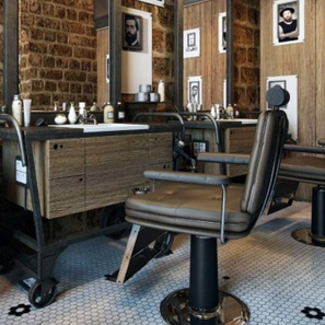 خلاقیت خنده دار یک آرایشگر خوش ذوق در اصلاح مو برای مشتری حماسه ساز شد/ هنرمند تویی!! +عکس