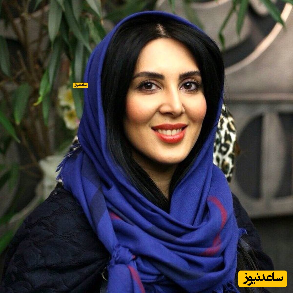 ژست جذاب و ناز خانم بازیگر با موهای فرفری