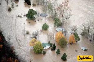 صحنه ای وحشتناک و باور نکردنی از شناور شدن تابوت‌ها در جریان سیل شدید+ ویدئو