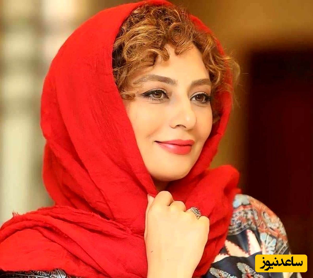 پیاده روی پا برهنۀ یکتا ناصر و دخترش روی شن های ساحل/ چه حس و حال ناب و خوبی!