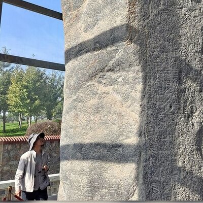 کتیبۀ غول‌آسای 1600 ساله‌ای که داستان «جومونگ» بر روی آن نوشته شده است+عکس