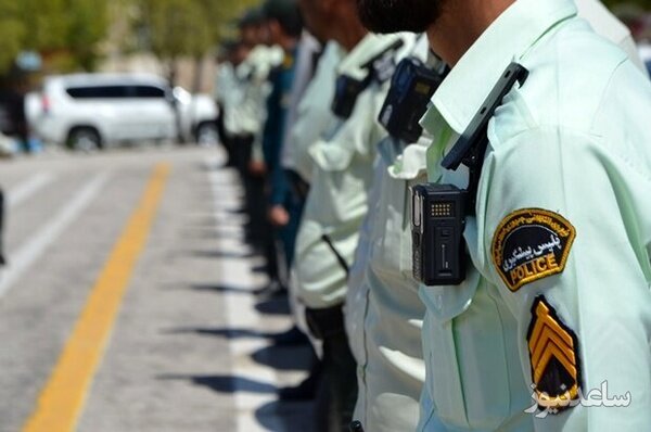 کتک زدن راننده یک خودرو توسط مامور نیروی انتظامی در تهران+ فیلم