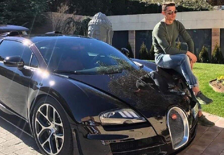 رونالدو: میلیاردر شدن یکی از اهداف اصلی زندگی‌ام بود، 41 خودرو دارم و عاشق بوگاتی‌ام، آن‌ها واقعاً هیولا هستند، گران‌ترین چیزی که تاکنون خریدم یک...