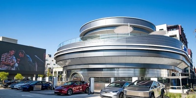 نگاهی به طراحی حیرت‌آور و عجیب اولین رستوران تسلا؛ ترکیب سنت و معماری مدرن /  ایلان ماسک با این ایده دوباره ثابت کرد واقعا از فضا آمده + ویدئو