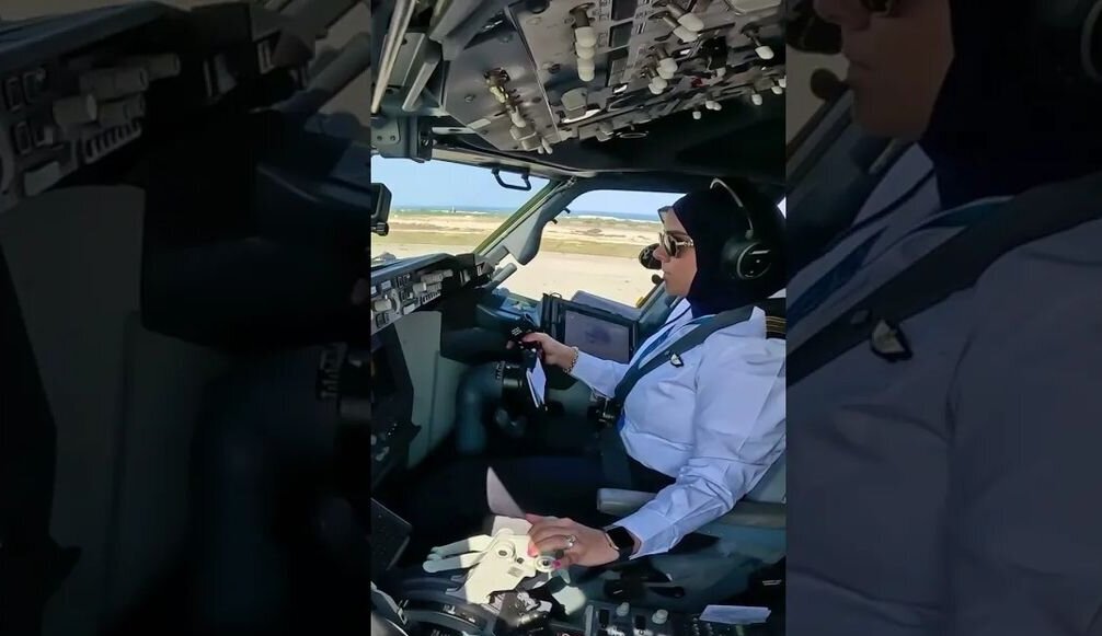 (ویدئو) لحظه فرود آوردن ماهرانه بوئینگ 737 توسط خلبان محجبه