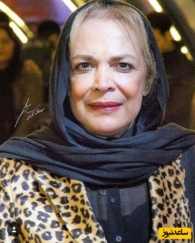 قابهایی جذاب و دیده نشده از مراسم عروسی بیتا فرهی با لباس عروس کلاسیک و شیک همراه با سربندی پر از منجوق دوزی که از تور عروس آویزان بود+عکس