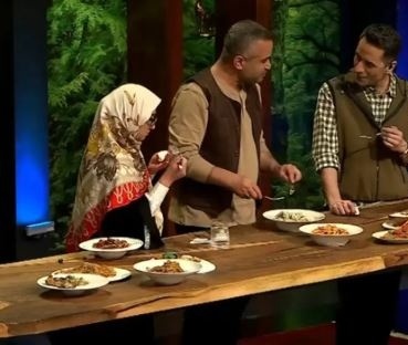 حرکات اغراق‌آمیز چند خانم در برنامه شبکه سه!
+ ویدئو