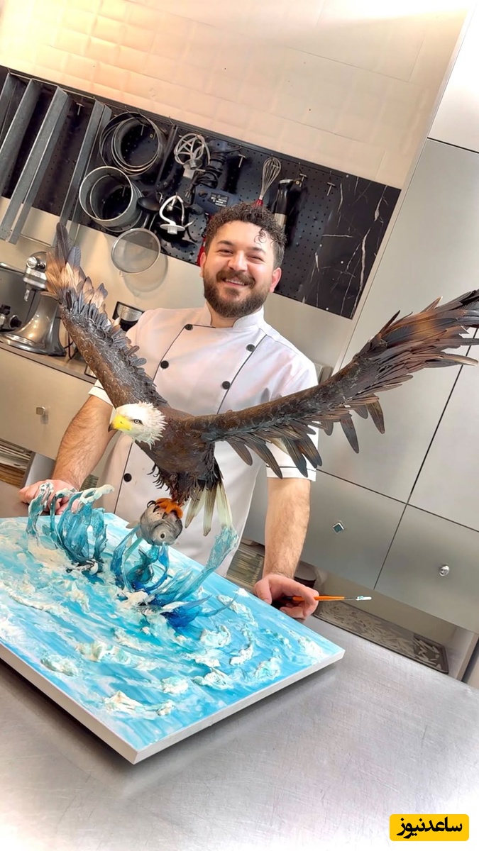 خلاقیت حیرت‌انگیز اوستا قناد تبریزی برای پخت زیباترین کیک دنیا، یه تنه مرزهای تخیل و واقعیت رو بهم زد / الکی نیست میگن شیرینی های تبریز یه چیز دیگست + ویدئو