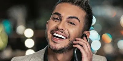 دستبند کارتیه ارسلان قاسمی در قاب دوربین غوغا کرد؛ طلای سنگین آقای بازیگر و گوشواره‌ای که حسابی به چشم آمد!