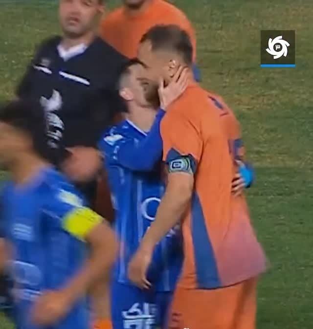 شادی گل خنده دار یاسر آسانی، ستاره استقلال بعد پنالتی جنجالی/ تنها بوسه‌ای که کارت زرد گرفت+فیلم