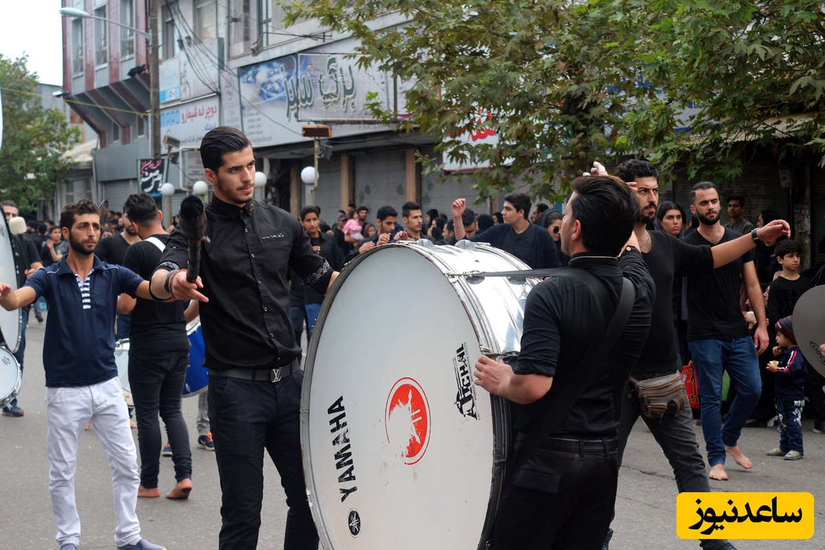 زیرخاکی؛ مداحی پُرشور سعید عزت اللهی در هیئت عزاداری محله زادگاه پدری‌اش/ چه قدرت صدای محشری داره+فیلم