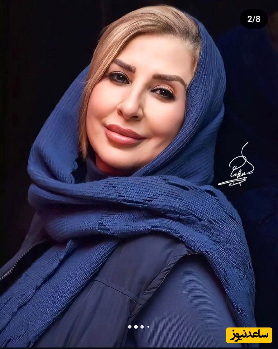 یادگاری عاشقانه مرجانه گلچین در کنار خواهر و برادرش مقابل در عمارت شهرداری رشت / خواهرش کپی خودشه