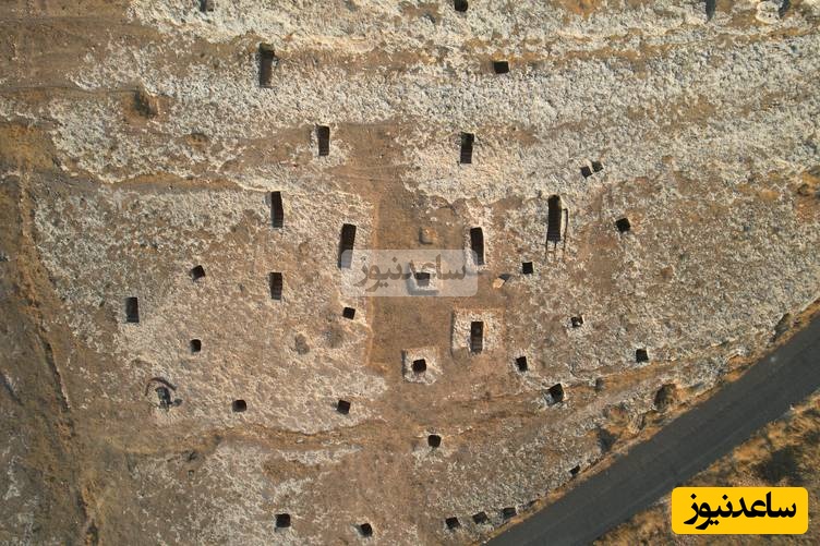 باستان‌شناسان 83 آرامگاه سنگ‌تراشی‌شده را شناسایی کرده‌اند که دوره‌هایی از عصر برنز آغازین تا دوران روم را در بر می‌گیرد