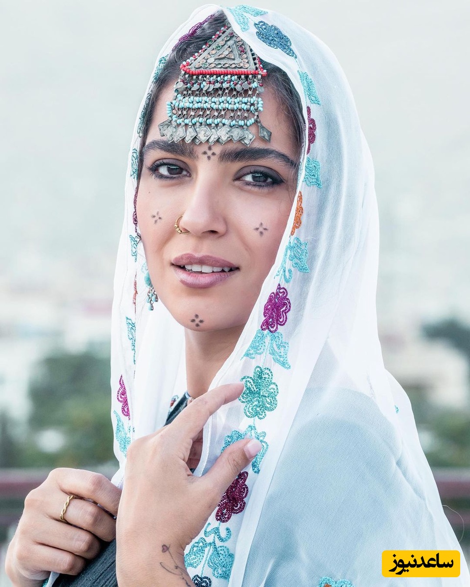 زیبایی دوچندان چهره نچرال مونا کرمی در زیر تلالو آفتاب هنگام مراقبه و مدیتیشن