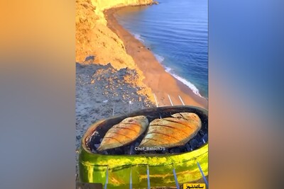 روش فوق خلاقانه هموطن بلوچ برای تهیه کباب ماهی در پوست هندوانه/ همه سراشپزهای دنیا جلو این دوستمون لنگ میندازن