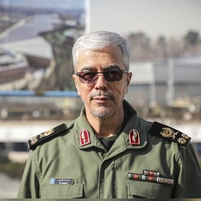 تصویری دیده نشده از قاب 3 نفره سرلشکر شهید باقری در کنار همسر و دخترش در چهل ستون اصفهان