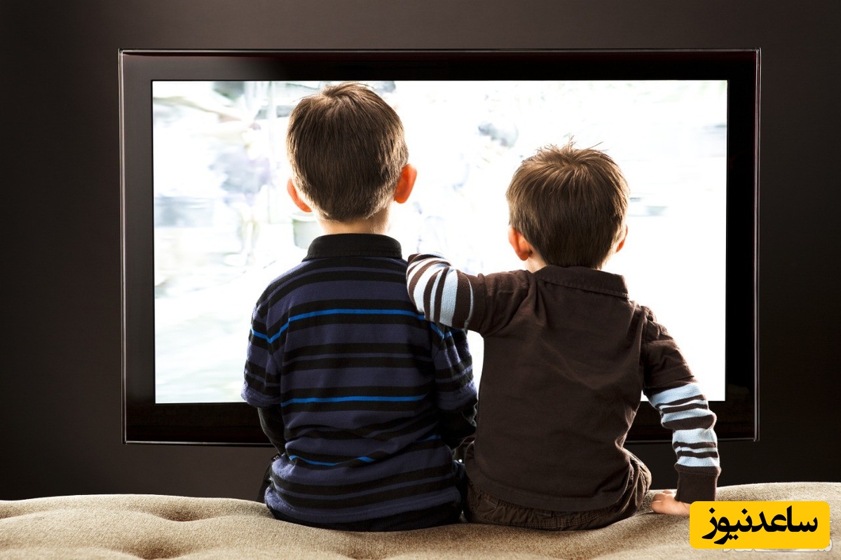 تلویزیون تماشا کردن بچه ها