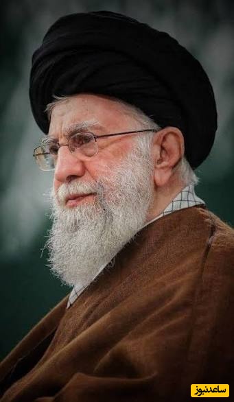 [ویدیو] لحظه جان‌سوز در مصلای تهران؛ ورود پیکر کوچک‌ترین مسافر مراسم تشییع رهبر شهید انقلاب