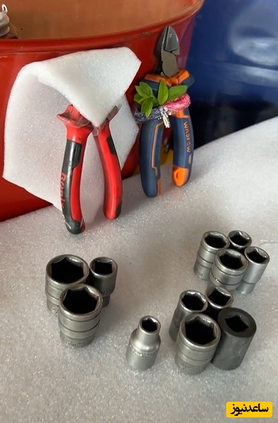 خلاقیت مشاغل؛ ابتکار بامزه و دوست‌داشتنیِ مکانیک باحوصله در طراحی مراسم عقد ابزار کارش؛ ازدواج 2 انبردست با حضور افتخاری پیچ‌ها+ویدیو / این از اوناییکه اگه بری پیشش میگه سرم شلوغه بعدا بیا😆