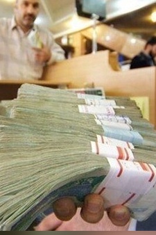 تله خطرناک سود بانکی؛ چرا هرچه سود را بالا می‌برند، باز هم مردم پولشان را از بانکها برمی‌دارند؟