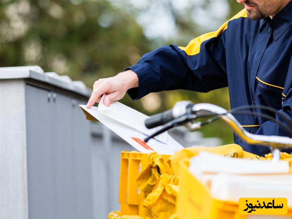 خلاقیت مشاغل؛ ابتکار منحصربفرد پستچی زرنگ و فرز برای گذاشتن نامه ها +ویدیو/ عجب سرعت عملی داره ماشاالله 👌😲