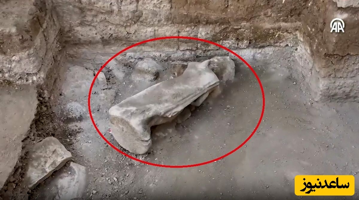 کشف خارق‌العاده تندیس الهۀ یونانی بعد از 2200 سال در محوطۀ تئاتر باستانی + عکس