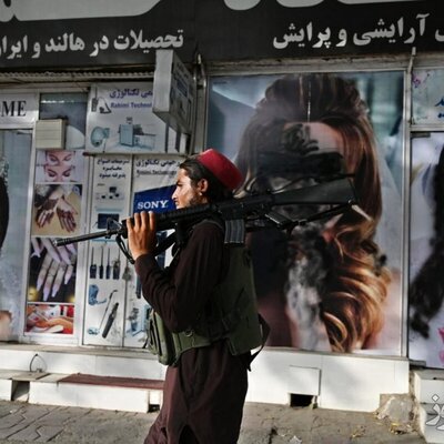طالبان دستور لغو جواز فعالیت آرایشگران زن را صادر کردند