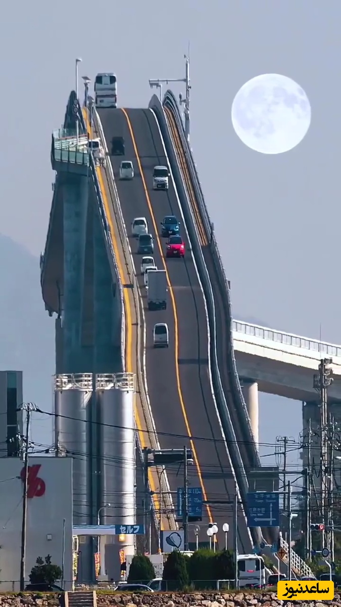 تلفیق مهندسی و معماری پیشرفته ژاپن در این پل نمایش بی‌نظیر تکنولوژی/ خوش به حالشون مشکل نیم کلاچ ندارن😂 +ویدیو