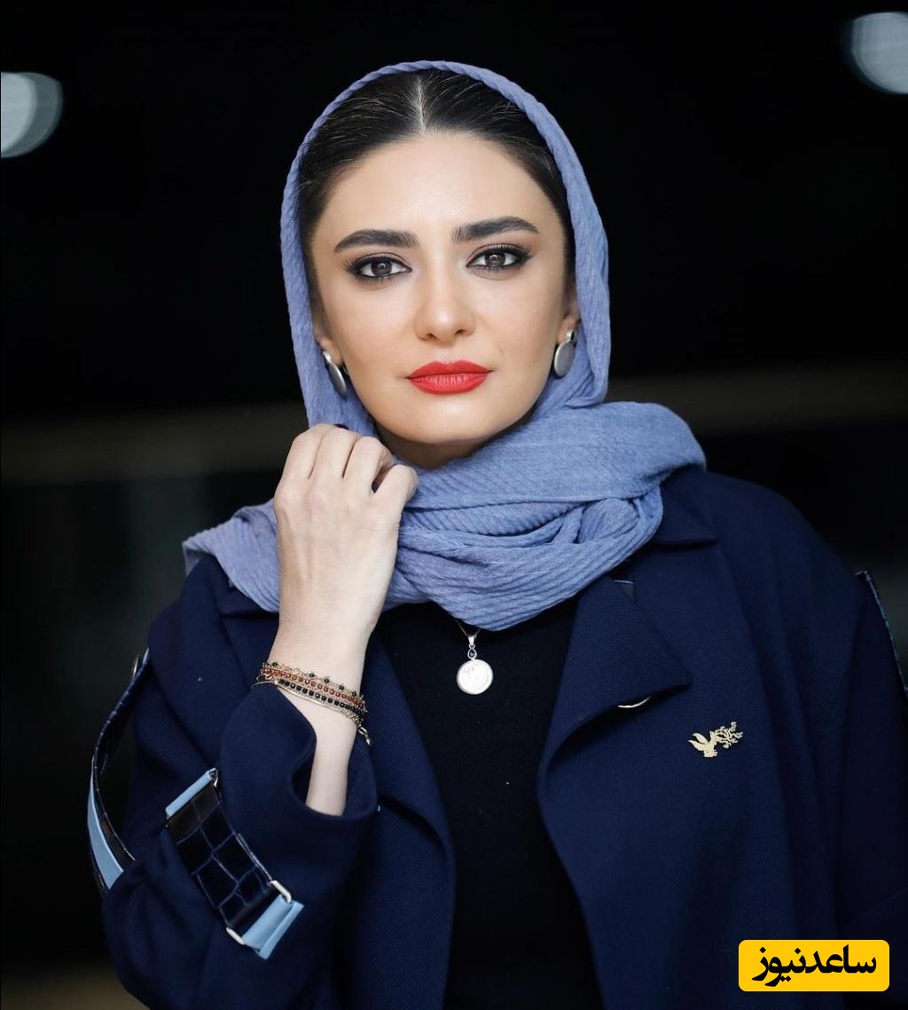 استایل خاص و منحصربفرد لیندا کیانی با بوت های بلند و کیف جذاب رنگی