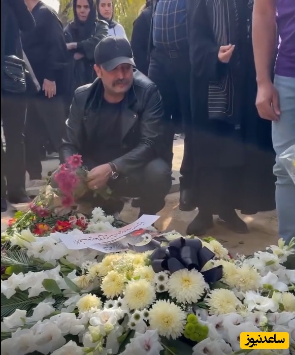 گریه‌های جگرسوز مصطفی زمانی سر مزار همایون ارشادی و گل‌هایی که پرپر شد+ گزارش تصویری از حضور لیلا بلوکات، فرهاد آئیش، مائده طهماسبی و پیر پسر سینمای ایران در مراسم تشییع هنرمند هالیوودی