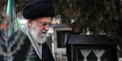 نگاهی به خانه ابدی ساده و بدون تجملات پدر رهبر شهید انقلاب؛ مزاری بدون سنگ قبر گرانقیمت و عاری از تشریفات