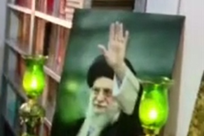 غبارروبی بیت ساده و صمیمی رهبر شهید انقلاب همزمان با مراسم چهلم ایشان+فیلم