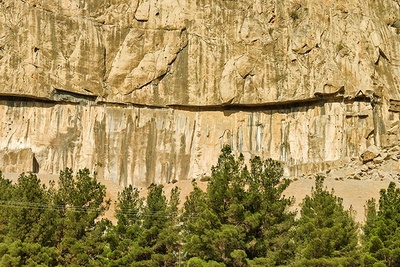 (ویدئو) این مکان تاریخی نماد عشق سوزان است یا پروژه سلطنتی ناتمام ساسانیان؟