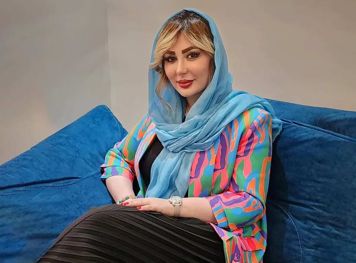 دکوراسیون محشر خانه نیوشا ضیغمی؛ از مبلمانی سفید رنگ و ترکیب پرده‌های پانچی و مکرومه تا پذیرایی دلباز و شاهانه+فیلم/ پرده‌های اتاق لنا رو دیدید؟😍