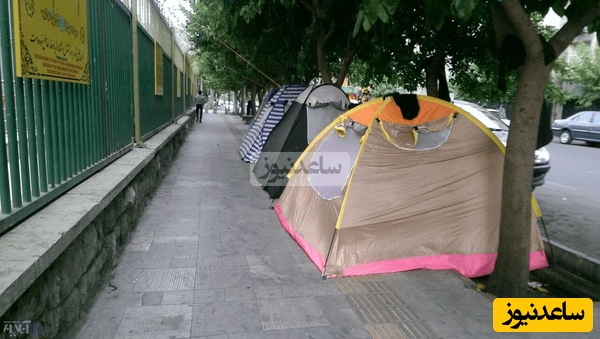 تصاویر منتشرشده از حضور بیماران و خانواده‌های آنان در محوطه بیمارستان‌های دولتی تهران نیز به‌روشنی بیانگر عمق این بحران است.