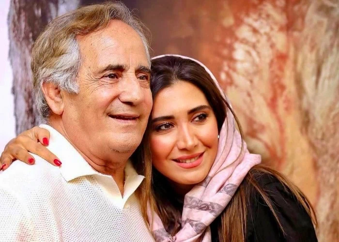 ببینید| تحلیل مو به موی ایرادات استایل مجید مظفری و دخترش در مراسم بزرگداشت این بازیگر؛ از برش نامناسب کت تا شومیز و جلیقه‌ای که...