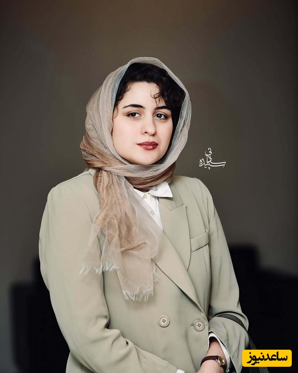 سلفی هول هولکی فاطیما بهارمست در شیشه‌ی کثیف با استایل متفاوت و کیف حصیری زیبا😍