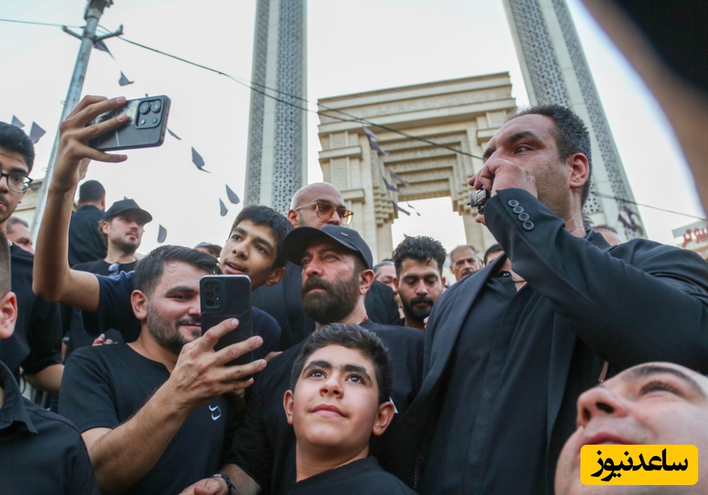 رکورد عجیب سلفی‌های اجباری در مراسم ختم اکبر عبدی؛ از ایمان صفا و بهرنگ علوی تا یوسف تیموری و محمدرضا شریفی‌نیا، هیچ‌کس از قلم نیفتاد!