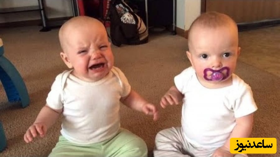 ابتکار بامزه نوزاد باهوش برای ساکت کردن برادر دوقلویش مرزهای قلدری رو اندازه یک قاره جابجا کرد؛ این بزرگ بشه چی میشه؟😂😂+عکس