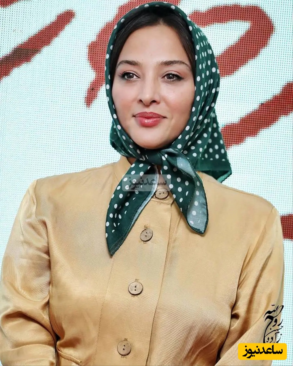 نگاهی به استایل ساده و مرتب آناهیتا درگاهی، عروس سابق علی پروین در اکران طهران 57؛ کت و شلوار ست با روسری همرنگ با بلوز+ویدیو/ یک وت‌فیت تمیز، متعادل و چشم‌گیر👌