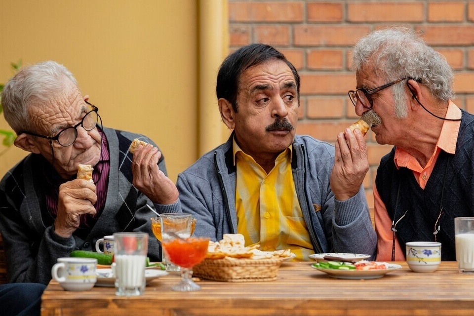 (ویدیو) وقتی نیچه و اینشتین به «جوکر» می‌آیند / استفاده از فلسفه و فیزیک، شیطنت جدید احسان علیخانی برای خنداندن مردم!