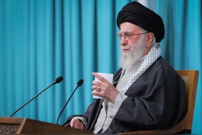 رهبر انقلاب: اینکه قیمت ارز افسار پاره کنه و روز به روز بالاتر بره اصلا قابل قبول نیست؛ بنده 2 سال پیش گفتم که...+ویدیو