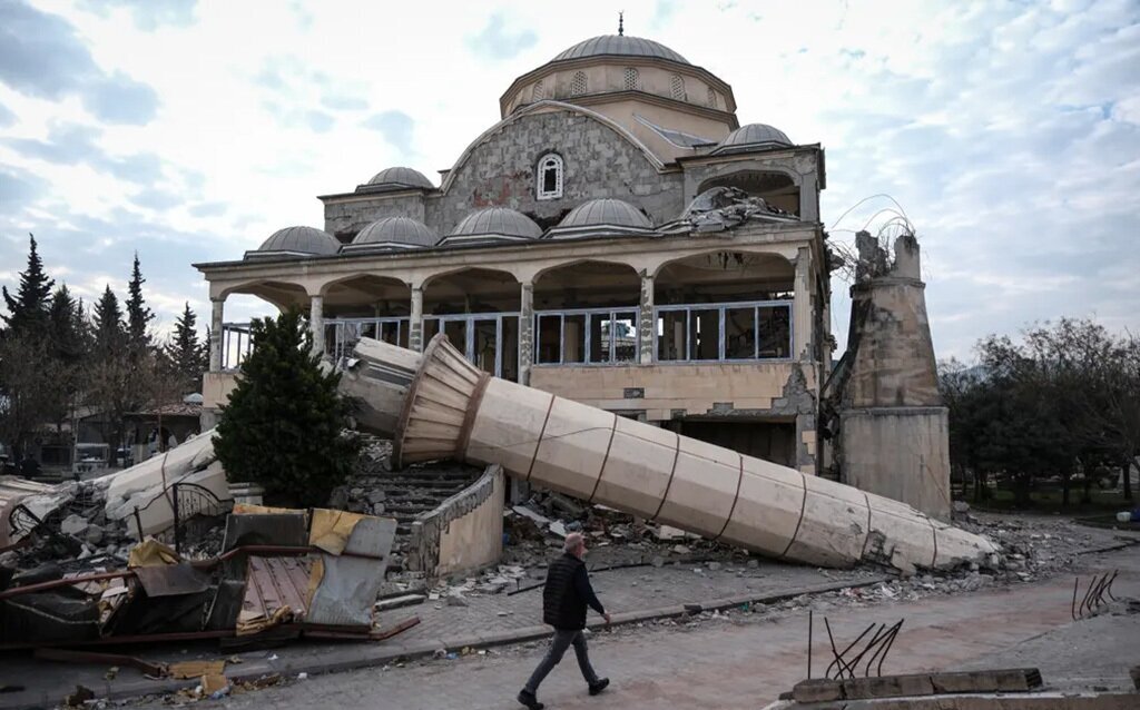 تخریب یک مسجد در زلزله ترکیه