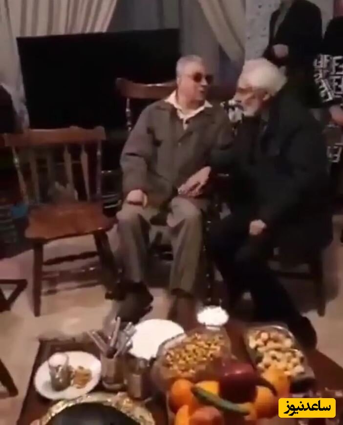 ویدئویی حضور استاد جمشید مشایخی در منزل اکبر گلپا برای عید دیدنی که کامتان را تلخ می‌کند