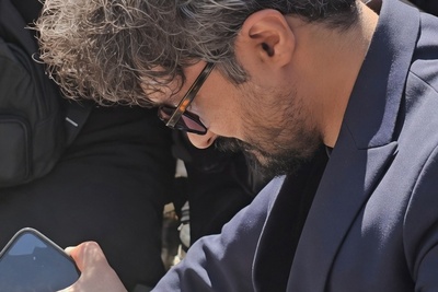 ضجه های تلخ راغب در چهلمین روز درگذشت برادرش حمید هیراد/ رونمایی از خانه ابدی خواننده مشهور+فیلم