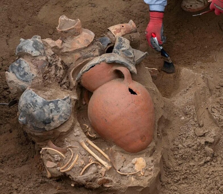 کشف هشت مومیایی و تعدادی از ابزار‌های مربوط به تمدن پیش