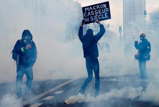 تظاهرات مخالفان حکومت فرانسه در شهر پاریس/ رویترز