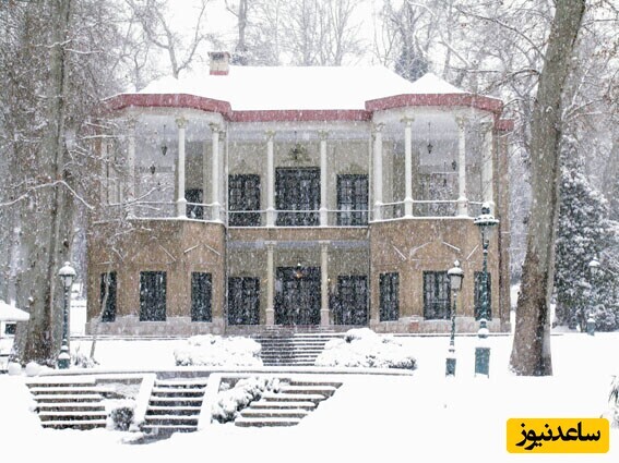 ویدیو | زیبایی خیره‌کننده کاخ نیاوران در دل زمستان؛ رقص برف بر فراز تاریخ