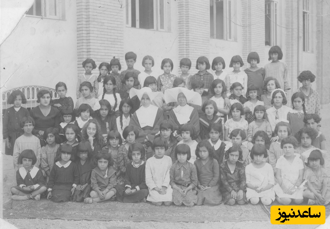  مدرسۀ دخترانۀ ژاندارک که توسط فرانسوی‌ها در ایران تاسیس شده بود و اغلب دانش‌آموزان آن کودکان ارمنی بودند. البته بعضا دختران مسلمان نیز در این مدرسه به تحصیل می‌پرداختند.