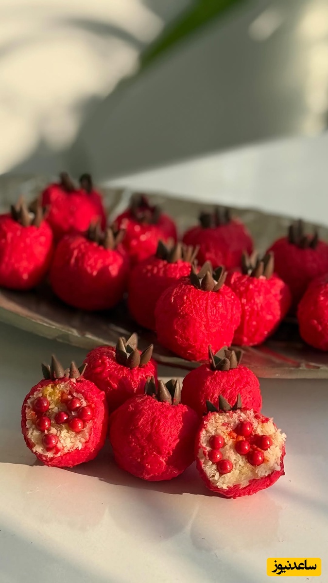 دسرهای یلدایی؛ طرز تهیه شیرینی انار بدون نیاز به فرو همزن مخصوص یلدا استیکر/ با این دسر مهمونا انگشت به دهن میمونن 😍+ ویدئو